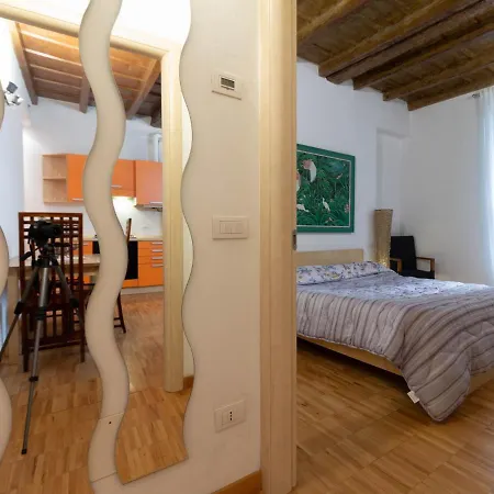 Apartment La Piccola Corte Al 24 - Affitti Brevi Italia