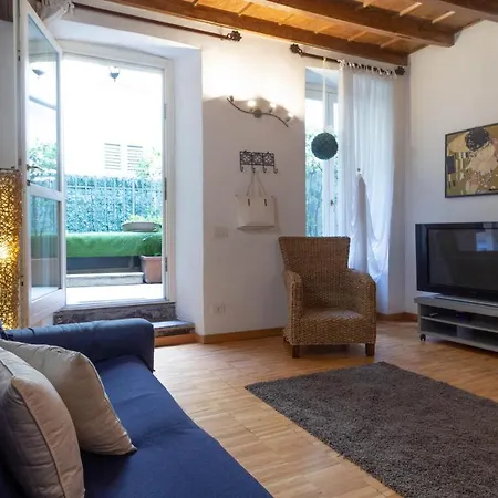 La Piccola Corte Al 24 - Affitti Brevi Italia * Lecco